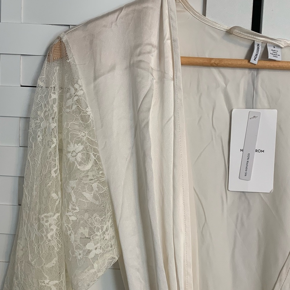 👰‍♀️ NORDSTROM LACE ROBE 👰‍♀️ - Picture 4 of 6